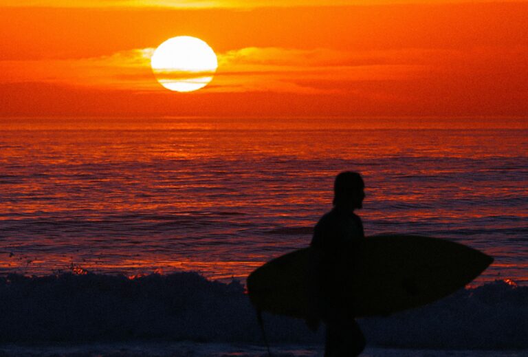 Surf et couché de soleil